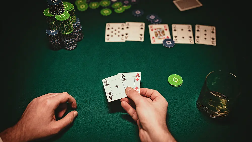 安全德州扑克平台：中文玩家专属功能与官方下载