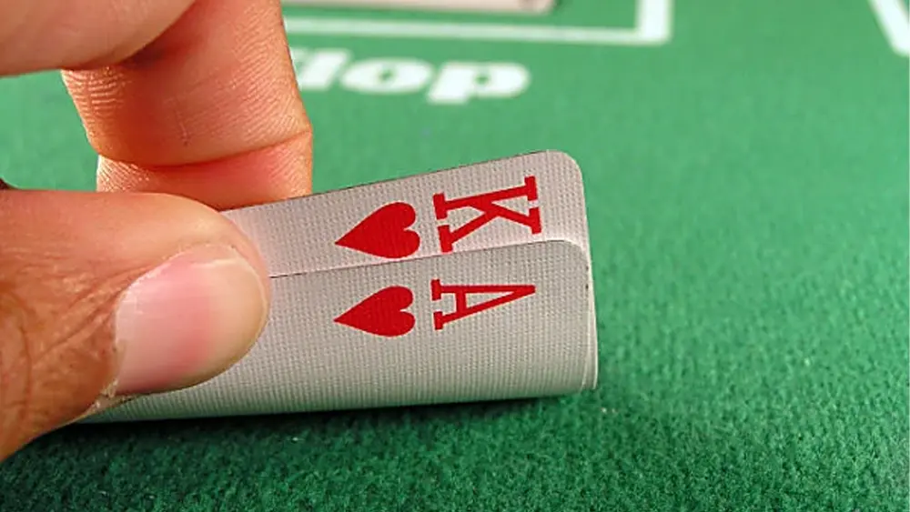 棋牌游戏下载平台PK：哪家最可靠？